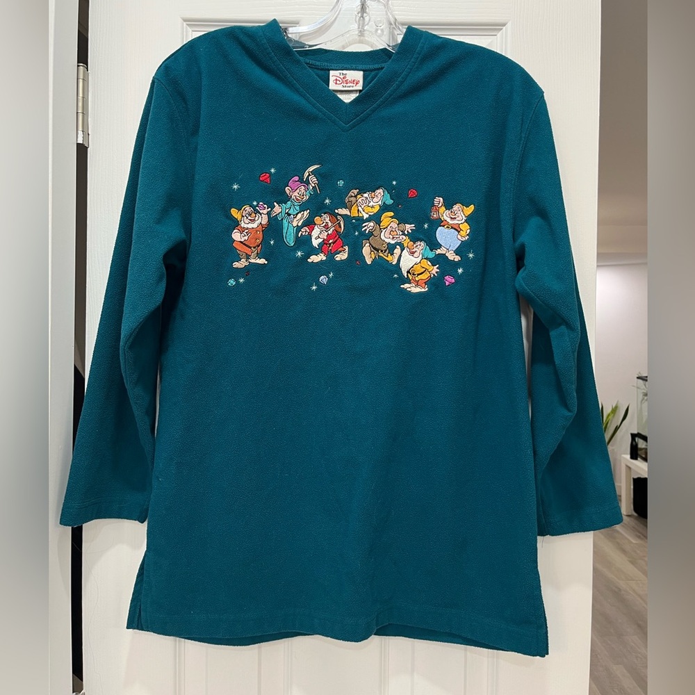Vintage The Disney Store 7 Seven Dwarves Turquoise Small Long Sleeve Fleece - Picture 1 of 4